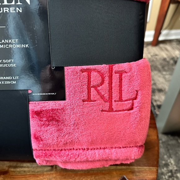 Lauren Ralph Lauren Micromink King Size American Beauty Red Blanket - Picture 2 of 8